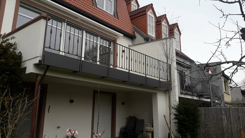 Balkongeländer und Treppen an Privathaus