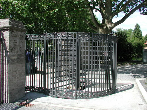 Hauptfriedhof Frankfurt, barierefreier Ausgang