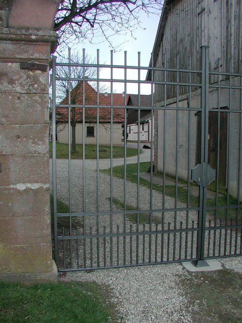 Geschmiedetes Zugangstor, verzinkt und beschichtet