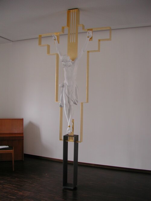 Modernes Kreuz für Kirchenraum